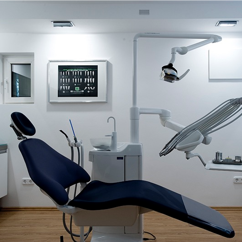 Prémium fogászati kezelőszék és modern eszközök – DentalConsult