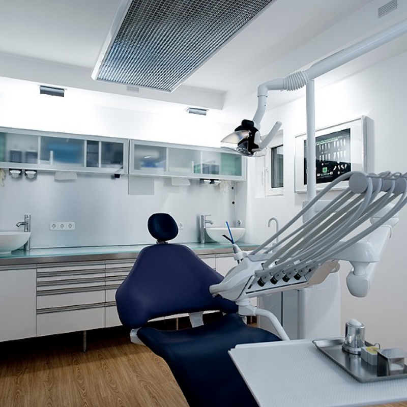 Modern fogászati rendelő belső tér – DentalConsult Budapest